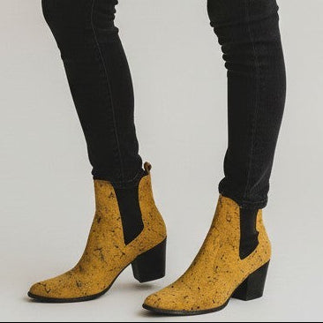 Tan & Black Boots - Size W8