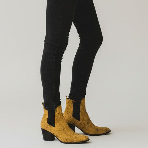 Tan & Black Boots - Size W8